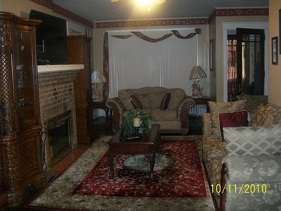 LIVINGROOM