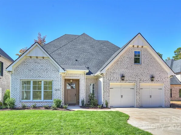 1215 Royal Prince Ct, Charlotte, NC 28211