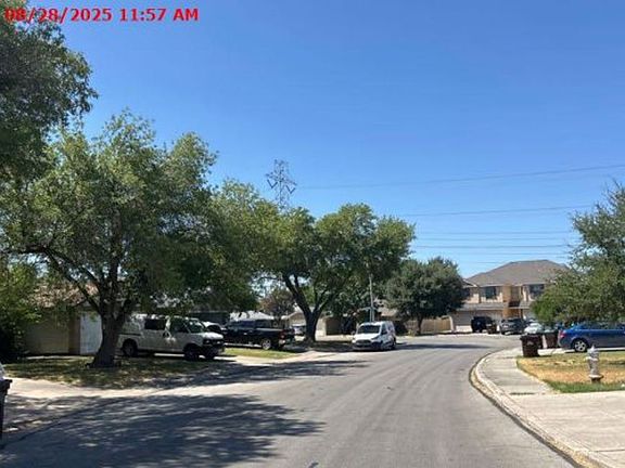 Exterior Neighborhood (street photo)