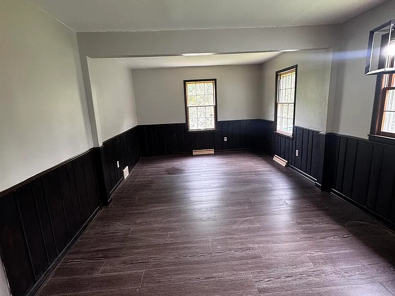 1305 Collegewood St — Photo 9
