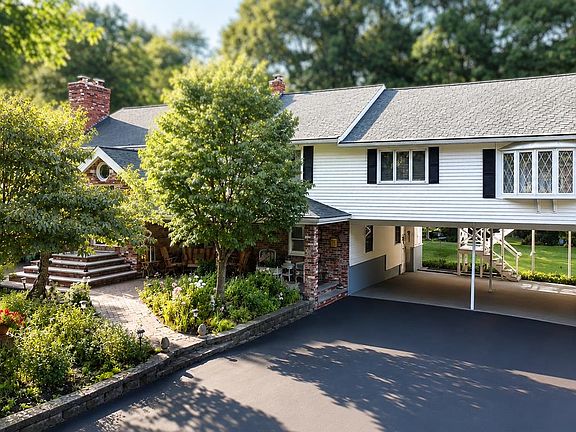 4th image of 150 Lowell Road