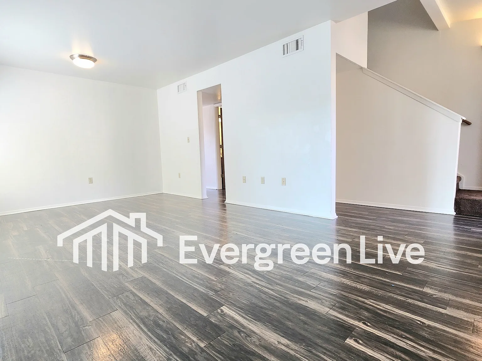 4 bed, 2.5 bath, 1390 sqft, $1,395 — Photo 3