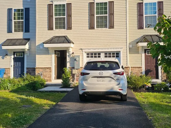 2055 Rivers Dr, Newark, DE 19702