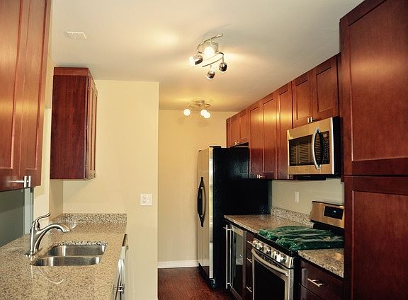 3rd image of 8333 Portsmouth Dr Unit D