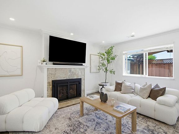 3rd image of 785 Stardust Ln