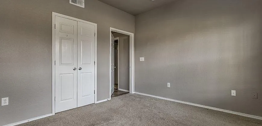 217 Harris Dr — Photo 3
