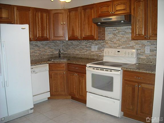 4th image of 58 Canterbury Ct