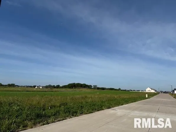 6909 Meghan Ave, Bettendorf, IA 52722