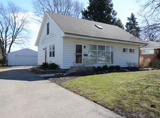 410 S 13th St, St Charles, IL 60174