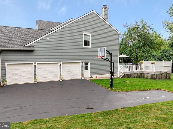 2nd image of 1311 Stonegate Dr