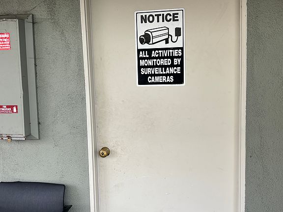 5th image of 414 N Poplar Ave #4