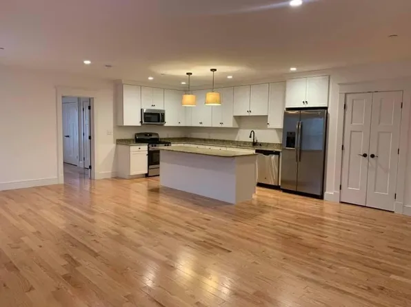 81 County Rd, Mattapoisett, MA 02739