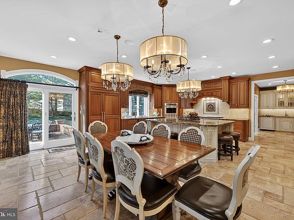 5th image of 7 Maison Pl
