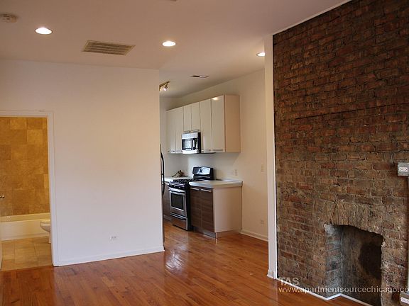 3rd image of 1212 W Foster Ave #1212S3A