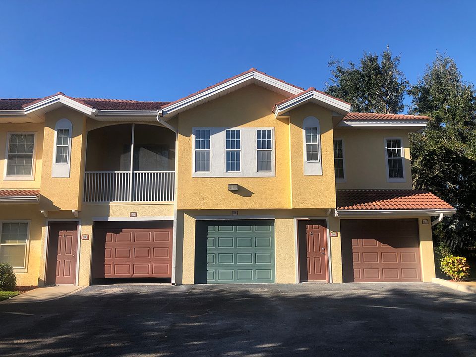 This beautiful townhouse-style 1/1 unit with a walk-in closet and direct access garage is part of the gated community of Villanova. The unit has durable luxury vinyl flooring and tiles in wet areas, giving it a sleek, modern look. Close to everything!