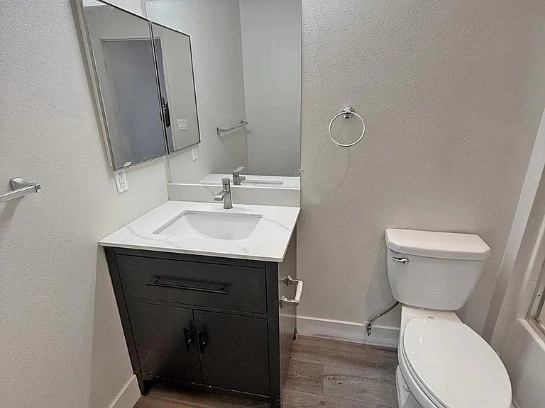 4328 Mammoth Ave #201 — Photo 21