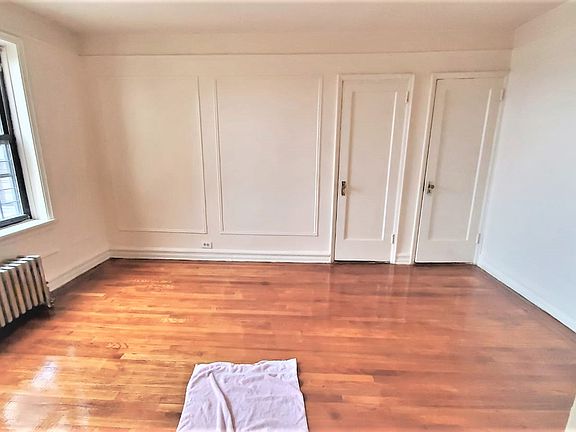 4th image of 660 E 242nd St APT 5A