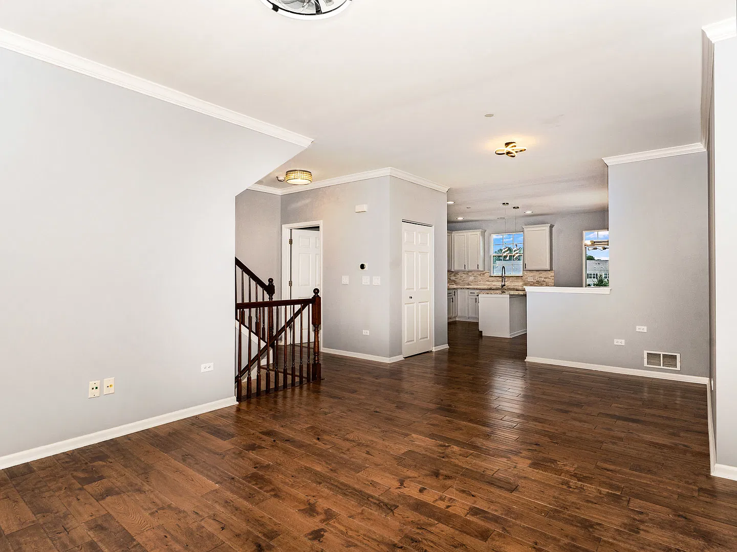 3 bed, 2.5 bath, 1943 sqft, $3,200 — Photo 4