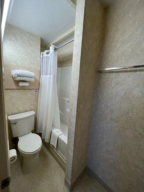 1st image of 1020 W 12th Ave #1401