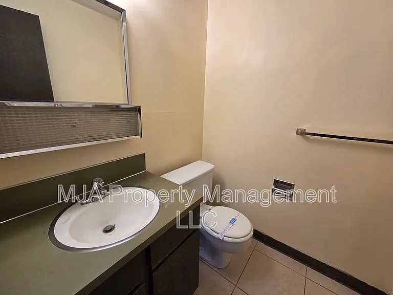 1165 Edgewood Dr #2 — Photo 7