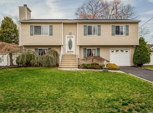 15 6th Ave, Smithtown, NY 11787