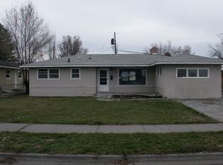 811 S Evergreen Dr, Moses Lake, WA 98837