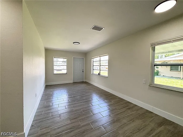 559 Wood Ave — Photo 7