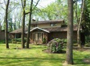 38164 Pleasant Valley Rd, Willoughby Hills, OH 44094