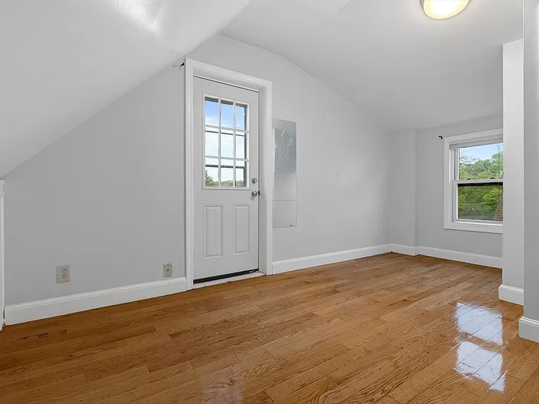 7 Pine St #2 — Photo 22