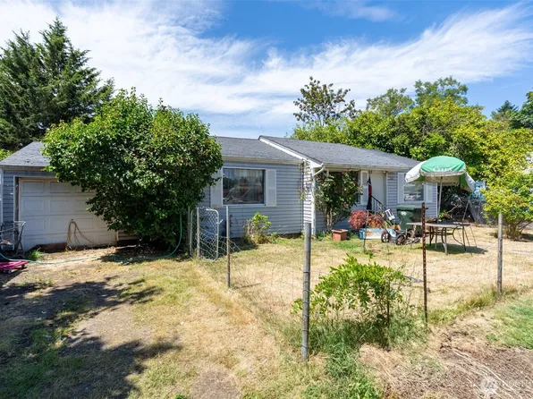 11262 Yakima Avenue S, Tacoma, WA 98444