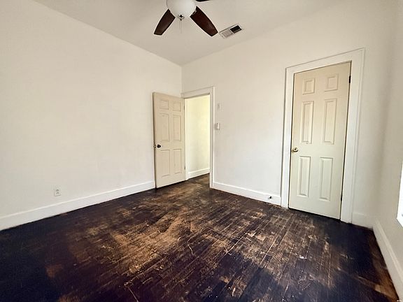 5th image of 204 N Lake St