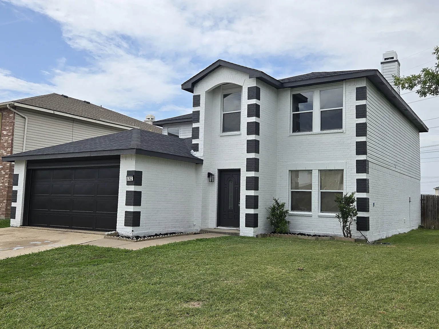 4 bed, 2.5 bath, 3752 sqft, $3,000 — Photo 1
