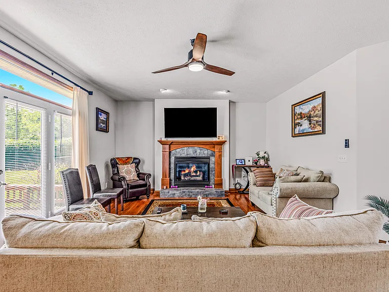 725 Greystone Ct — Photo 21