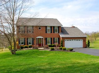 105 Foxwood Dr, Clinton, PA 15026