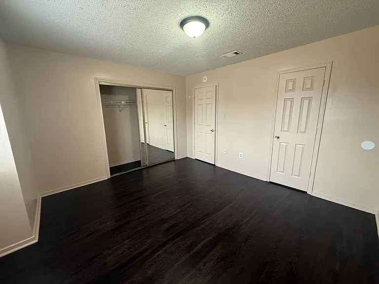 8911-8921 Gsri Ave — Photo 5