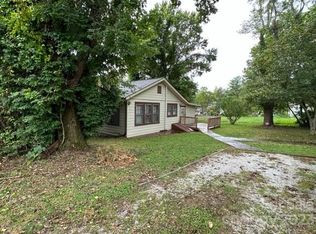 627 Edgewood Ave, Hendersonville, NC 28792