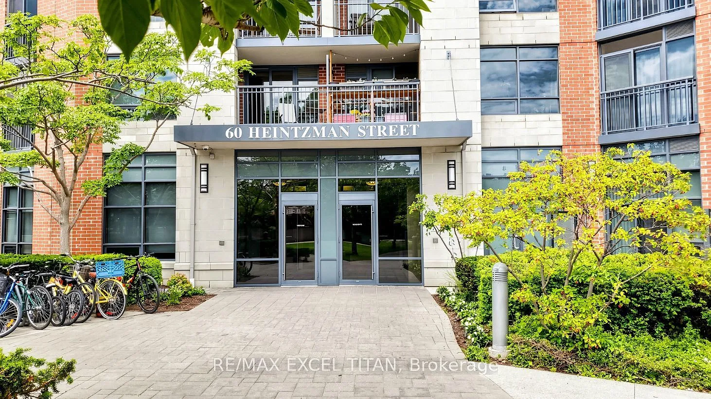 60 Heintzman St — Photo 3