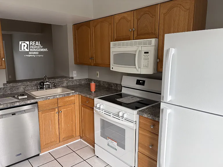 1346 Riverwood Way — Photo 3