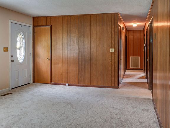 3rd image of 833 Oliver Ave