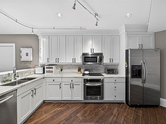 4th image of 455 E Palmetto Park Rd APT 2E