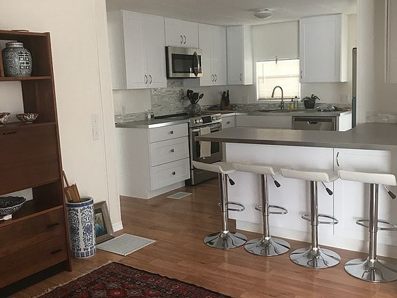 Kitchen bar 
