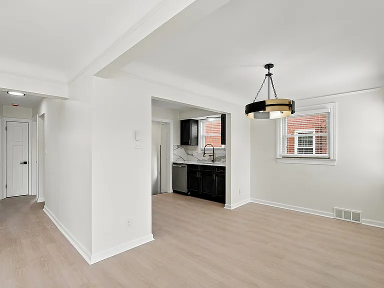 427 N Waverly St — Photo 28