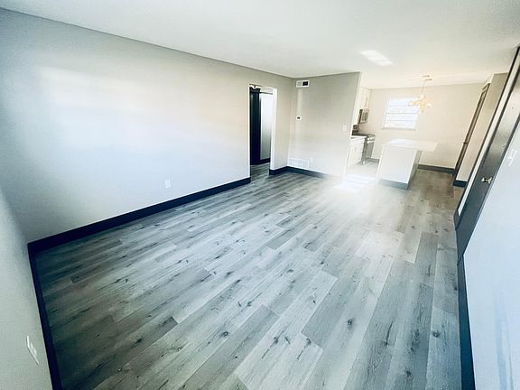 5th image of 1540 Glenn Ave #B