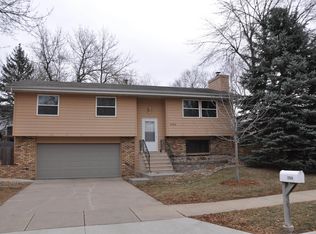2324 S Woodbine Ln, Sioux Falls, SD 57103
