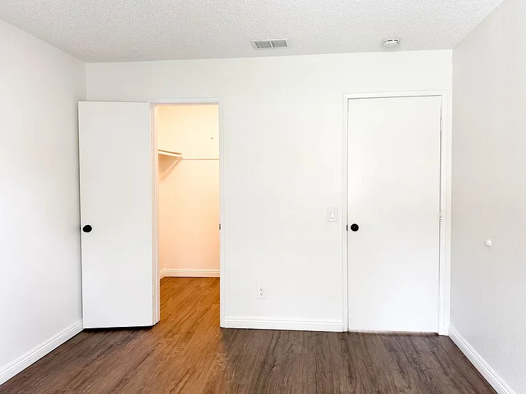 Peppertree Apartments — Photo 22