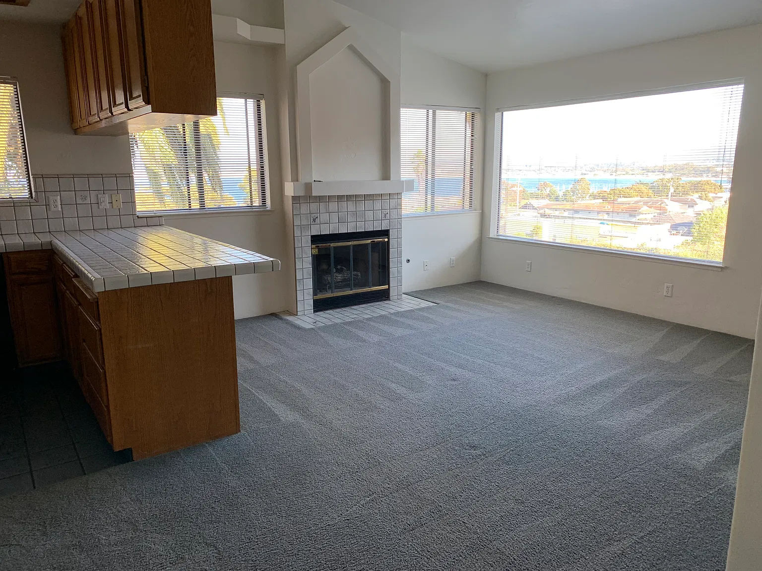 2 bed, 850 sqft, $3,195 — Photo 3