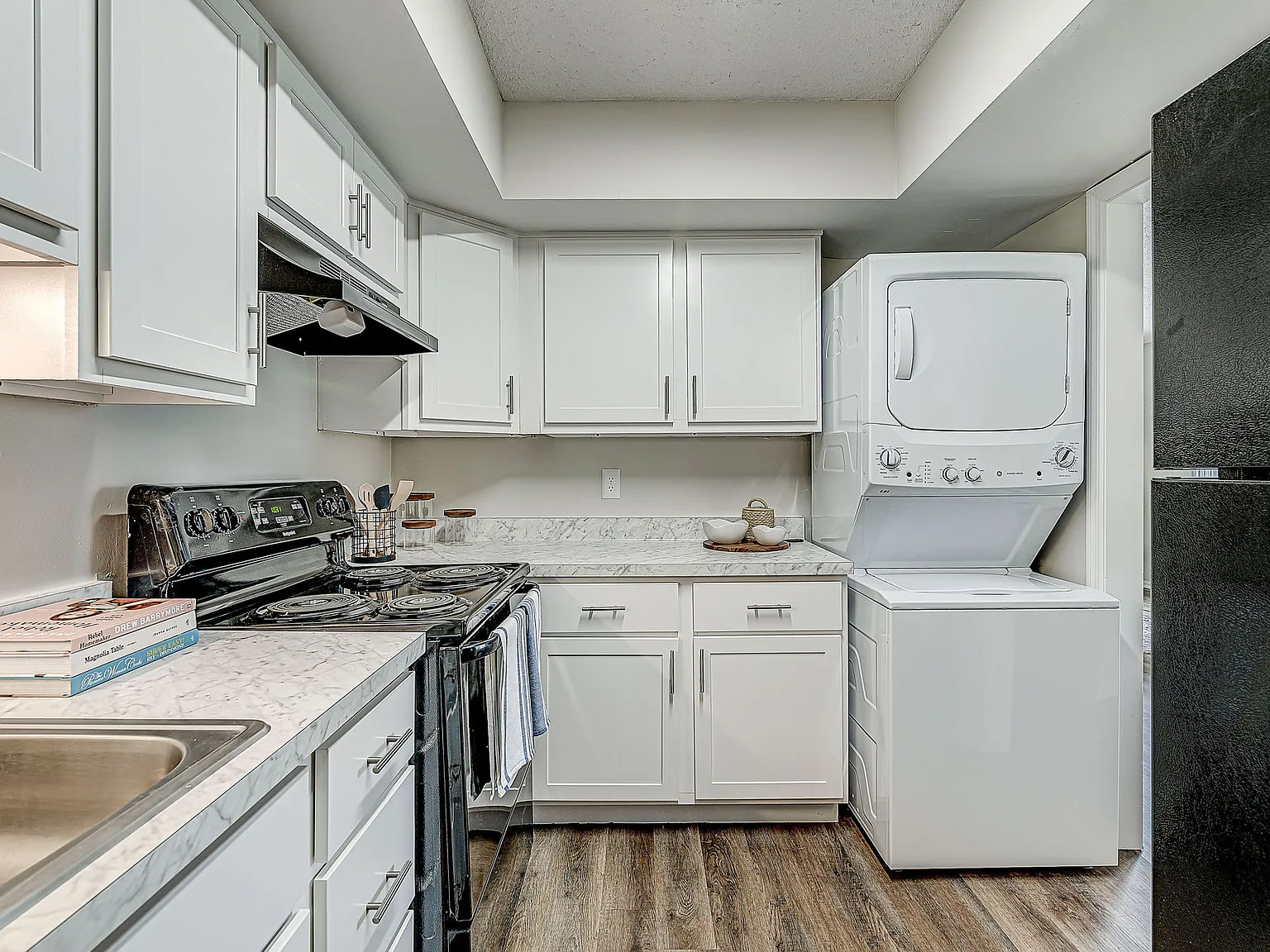 Stonehedge Apartments — Photo 3