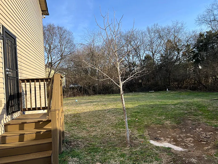 107 Chesapeake Ct — Photo 32