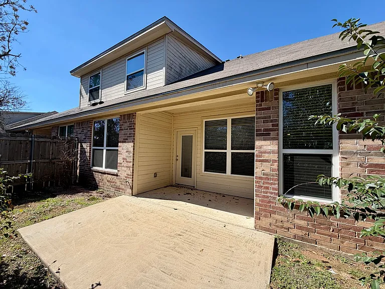 2915 Savannah Ct — Photo 14