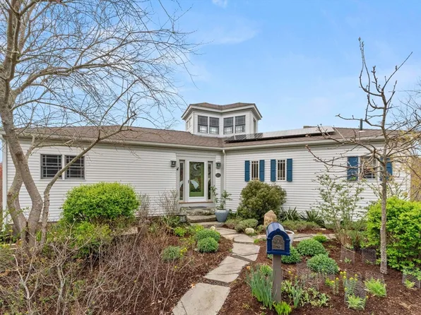 15 Creek Round Hill Rd, Provincetown, MA 02657